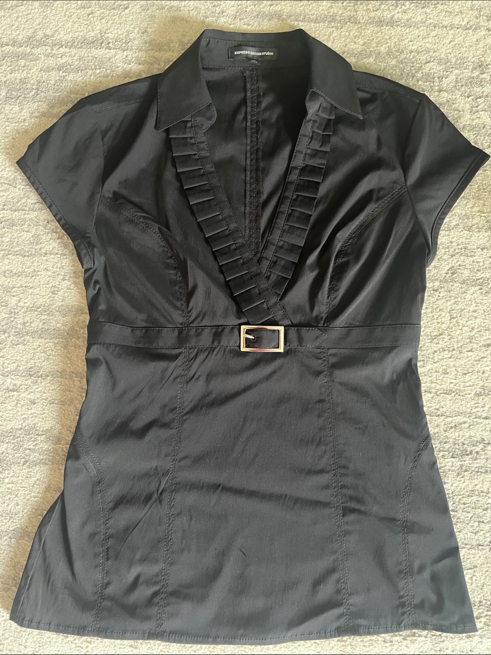 Express Black Short-Sleeve Ruffle-Trim V-Neck Shirt